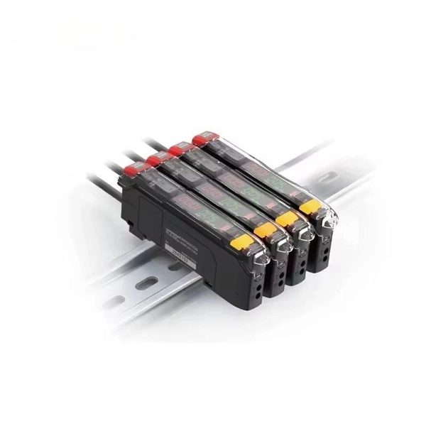 DC row head cabinet circuit breaker configuration